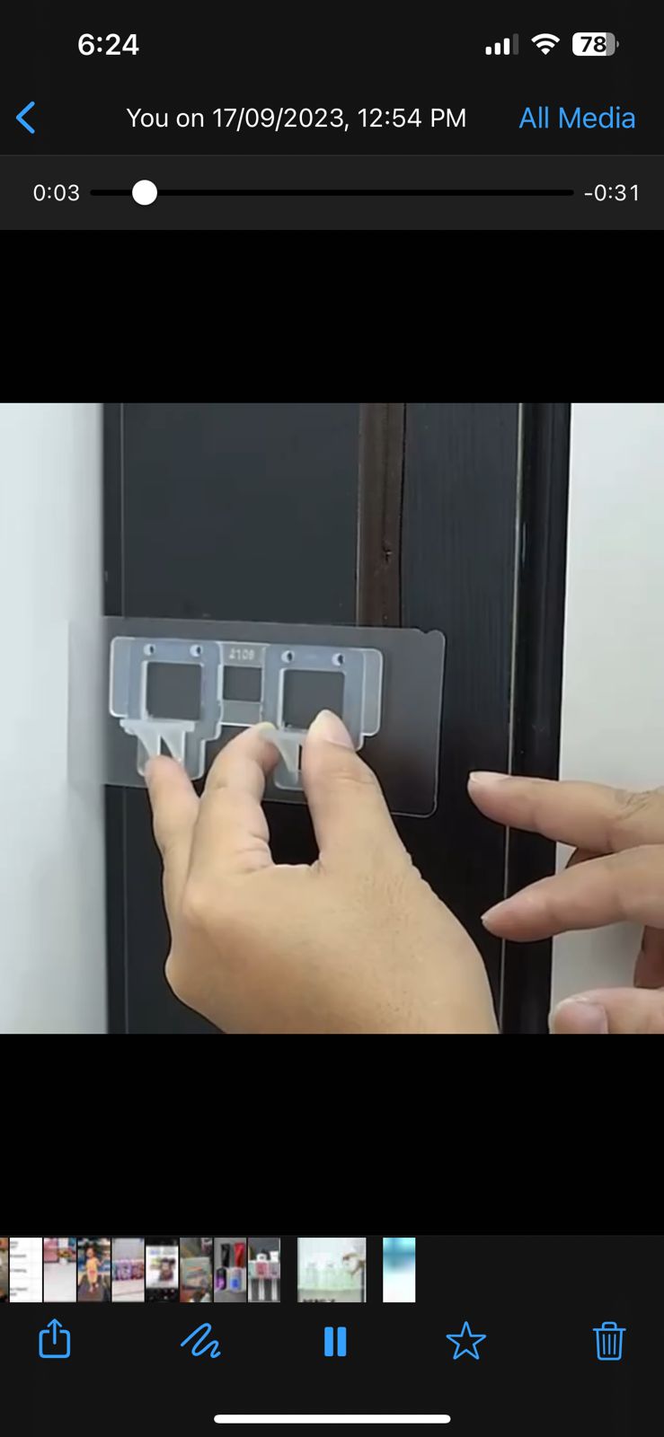 حامل لاصق متعدد الاستخدامات